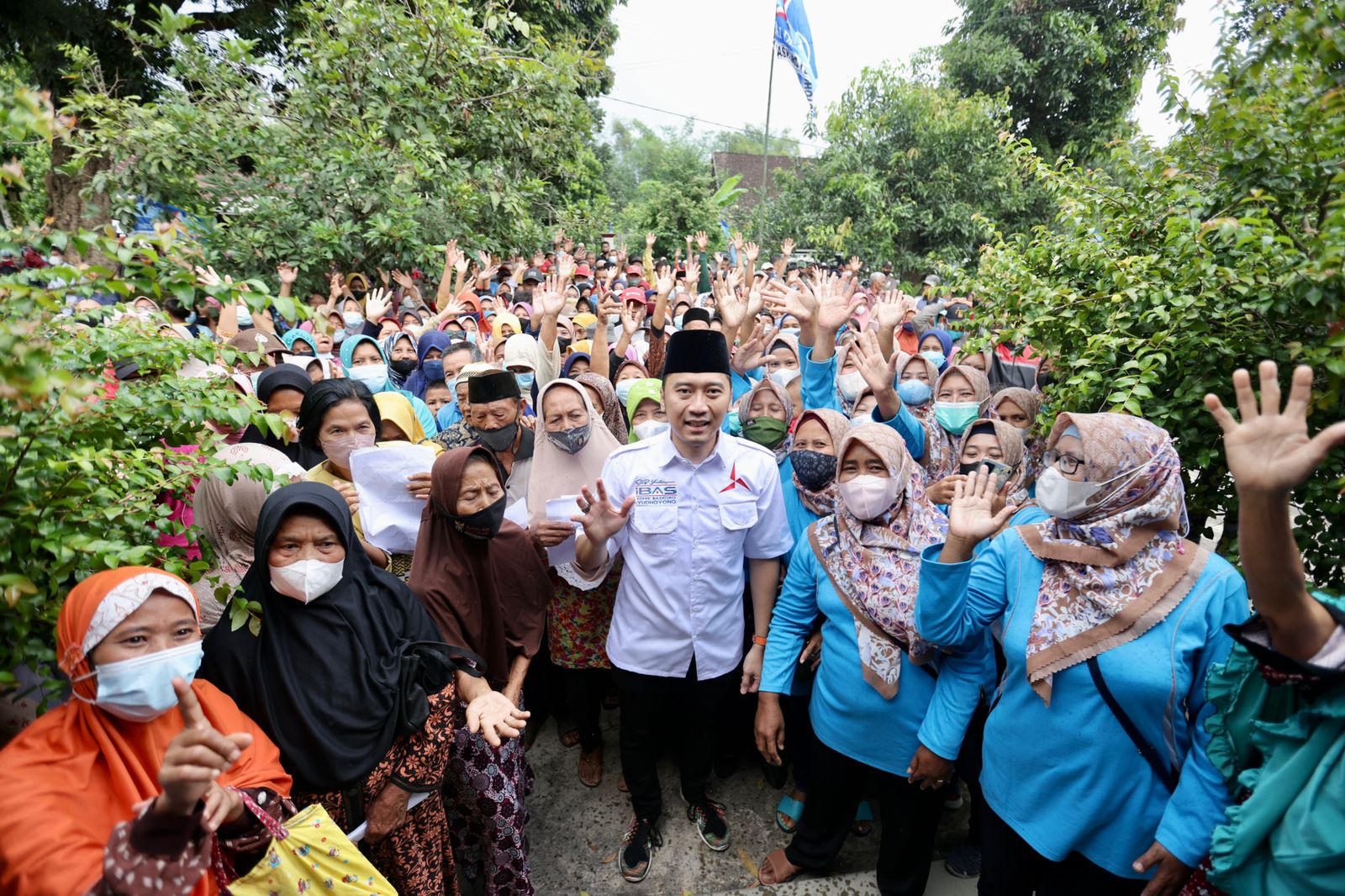 Perjuangkan Kesejahteraan Rakyat, Ibas Bantu Bumil Hingga Petani Jeruk Pamelo Lebih Berkembang