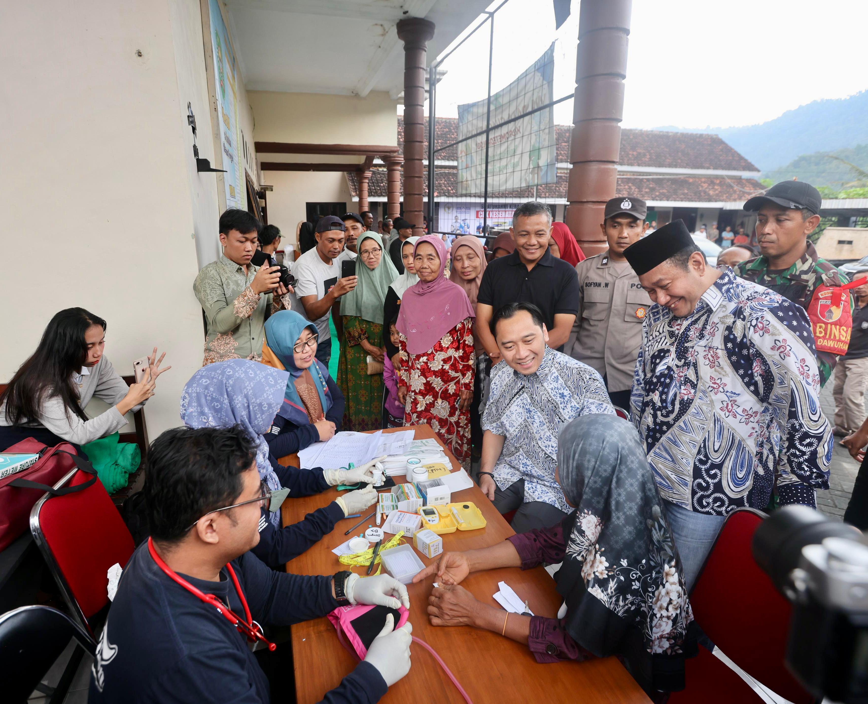 Kawal Program Kesehatan dan Ekonomi Rakyat di Trenggalek, Ibas: Kita Dukung Vaksin TBC dan Malaria untuk Kesehatan Masyarakat Indonesia