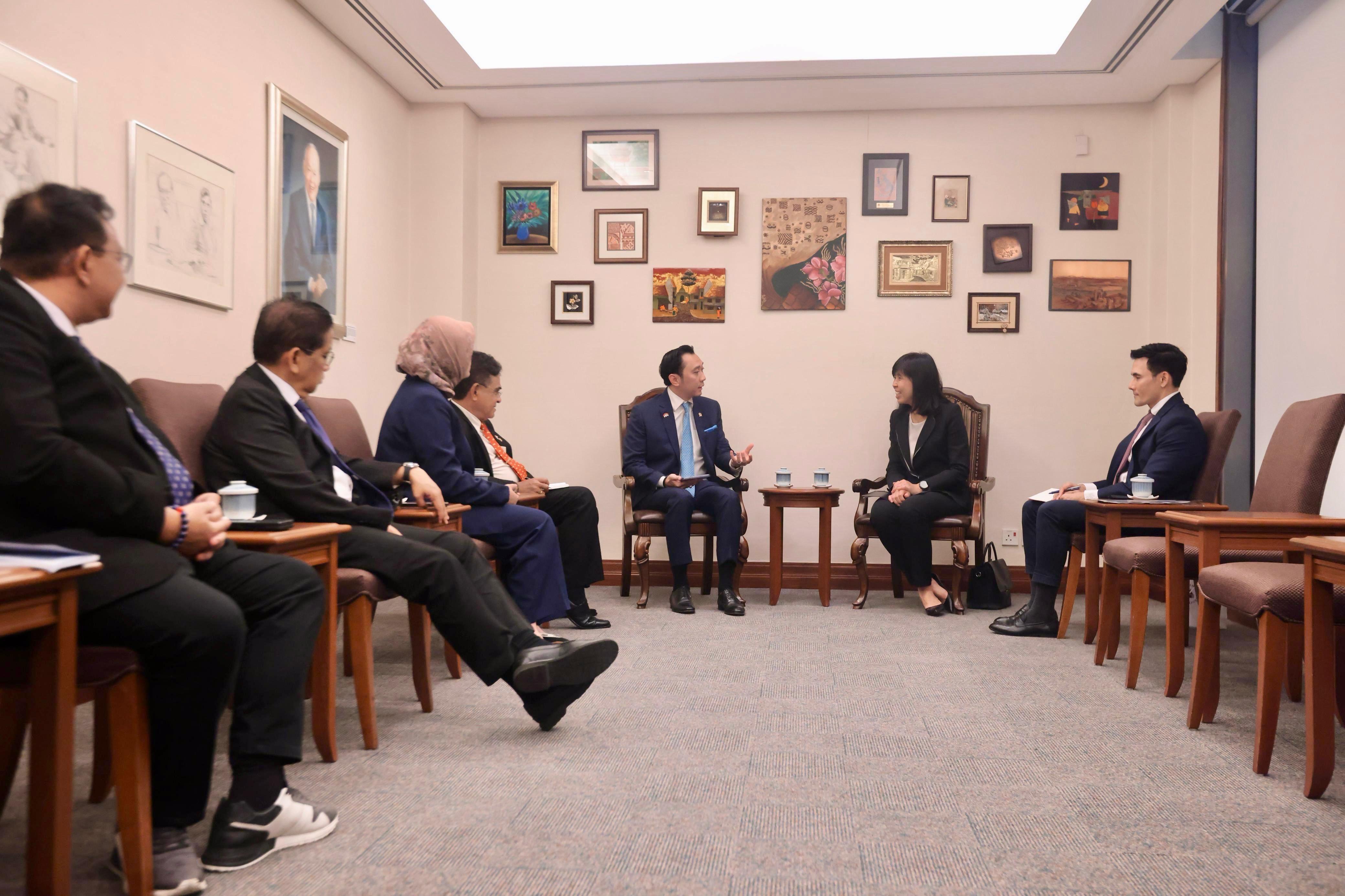 Jalankan Diplomasi Kebangsaan, Ibas: Dukung Peningkatan Kerjasama Indonesia Singapura Demi Stabilitas Ekonomi dan ASEAN yang Lebih Efektif Jalankan Diplomasi Kebangsaan, Ibas: Dukung Peningkatan Kerjasama Indonesia Singapura Demi Stabilitas Ekonomi dan ASEAN yang Lebih Efektif