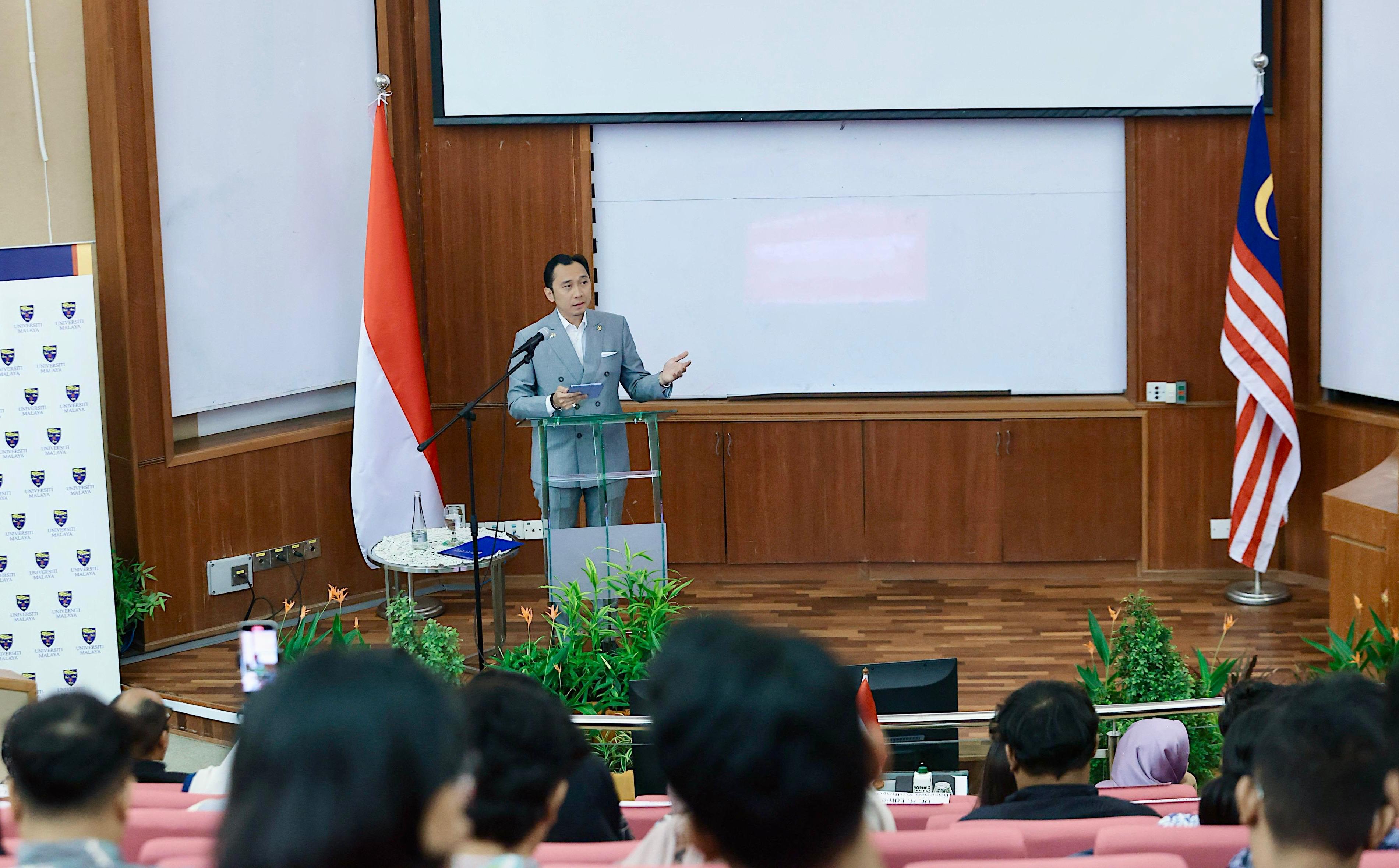 Bahas Geopolitik dan Geokonomi di Kuliah Umum Universiti Malaya, Ibas: Kita Tidak Perlu Memilih! Kita Bersatu, Berjuang Dalam Nilai-Nilai ASEAN